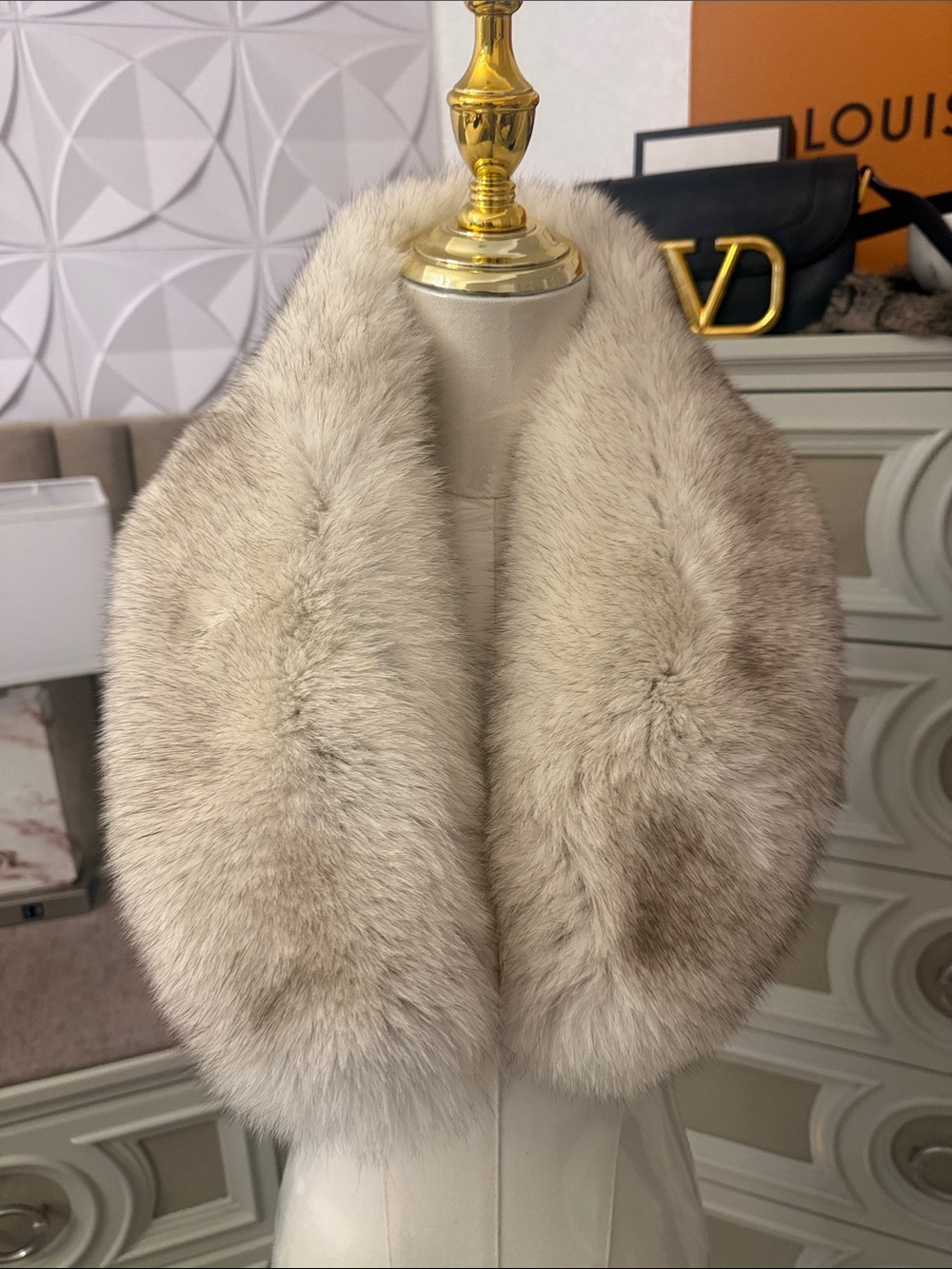 Saga fox fur scarf
